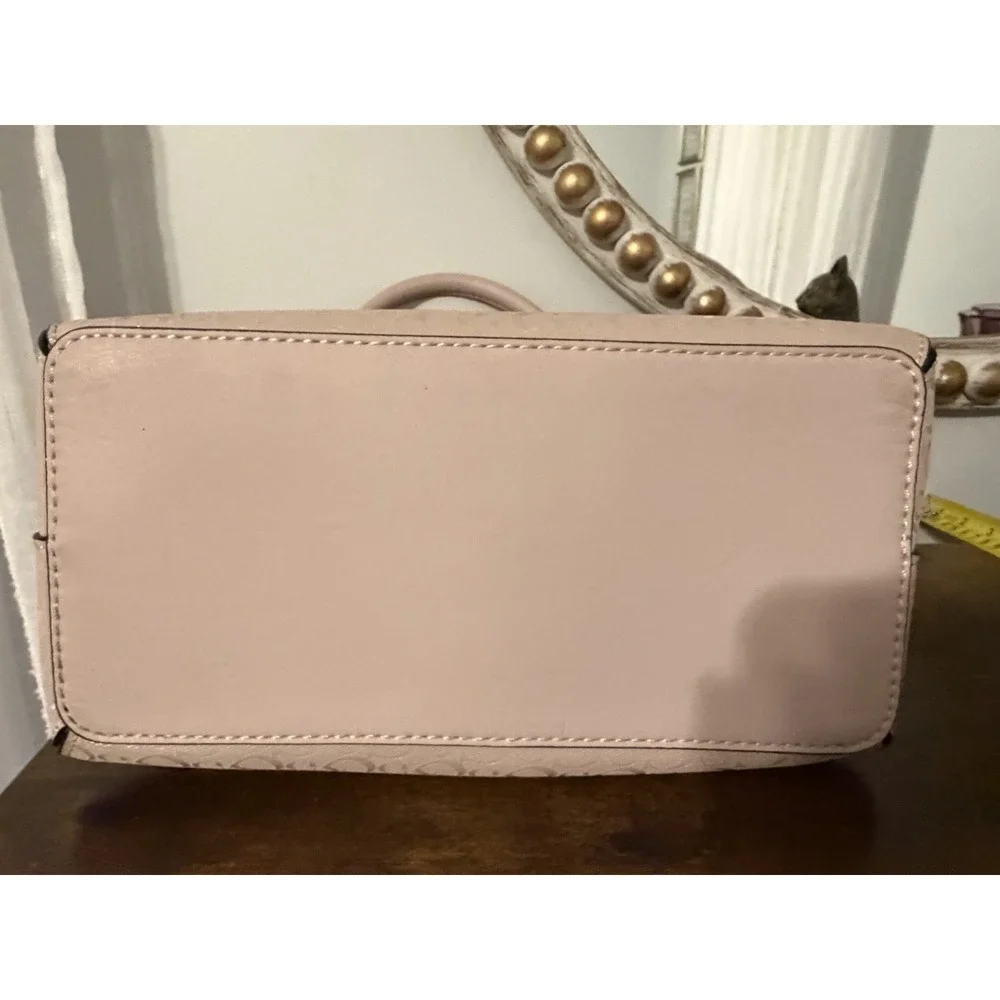 GUESS Shiny Blush Pink Logo Satchel Crossbody Dome Bag Charm‎ Medium